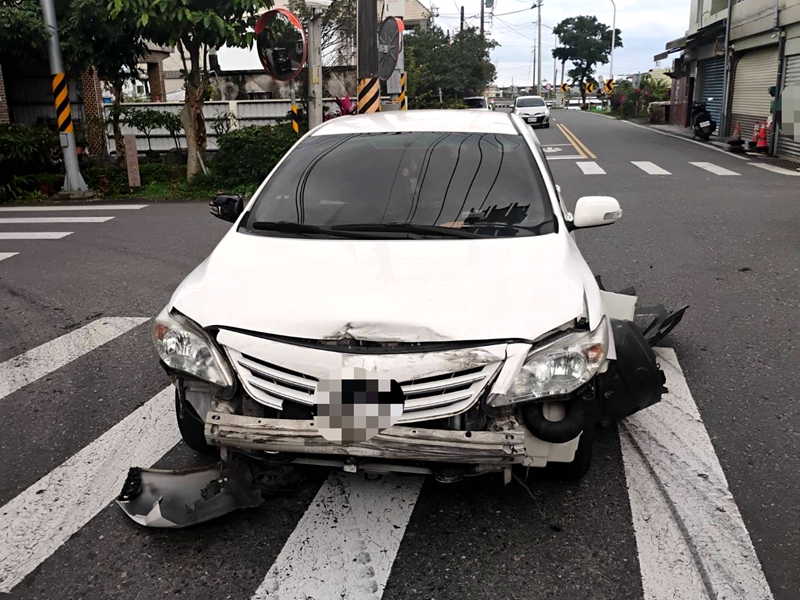 宜蘭壯二路東津路口車禍 休旅車翻覆送醫