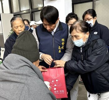 寒流夜送暖 宜蘭慈濟、社會處走進街頭