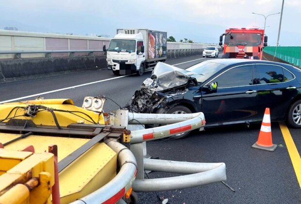 國5五結南向 自動輔助駕駛追撞清掃車無傷
