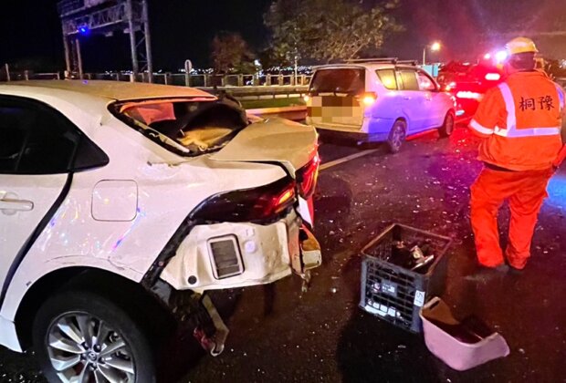 國5南向車禍未排除再釀追撞 連環撞幸無傷