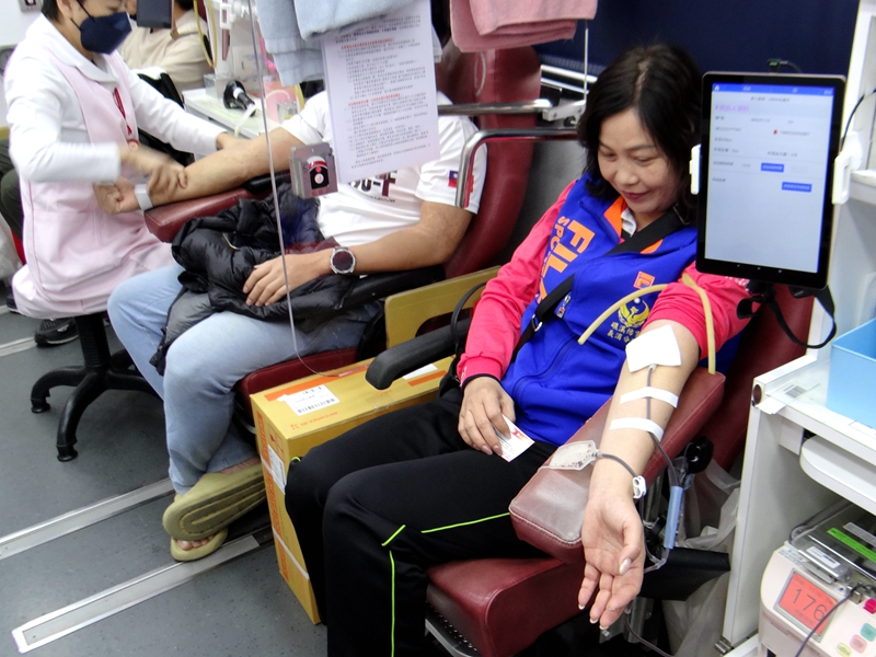 過年前的一袋熱血 消防捐血守住年關