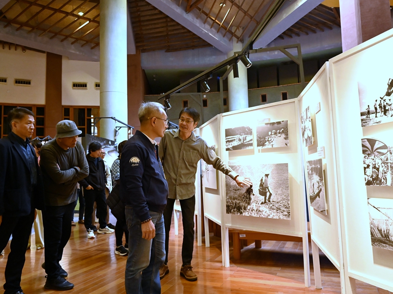 李精和鏡頭下黑白照片裡的宜蘭