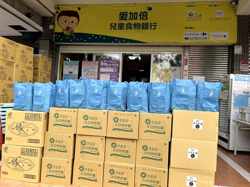 礁溪長榮鳳凰送暖  宜蘭食物銀行獲捐助