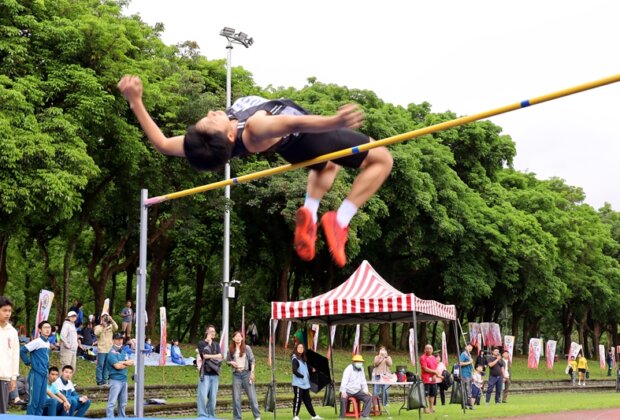 羅東全民運 林佑恩破父親林昆衛26年跳高紀錄
