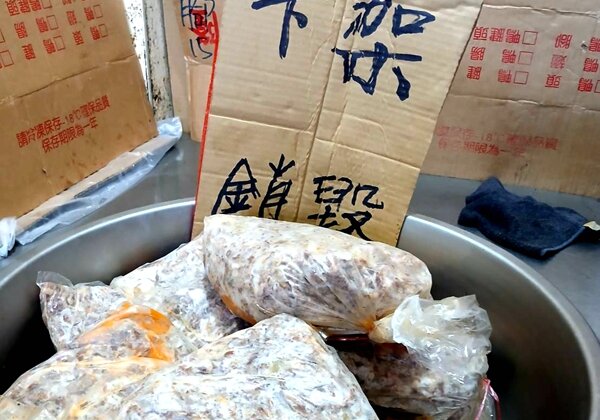 羅東鴨喜露牛筋吃出鏽刀片 業者致歉下架