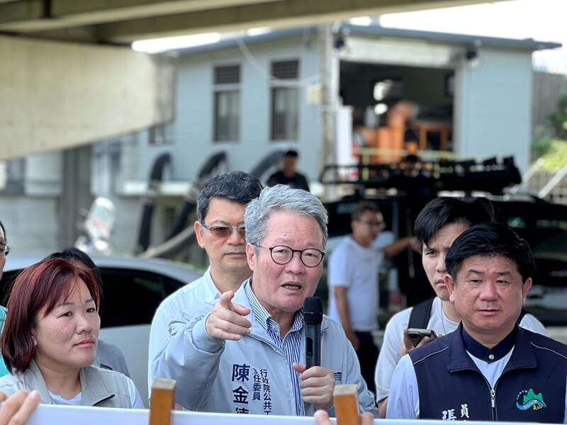 陳金德關心七賢抽水站與台2庚延伸線