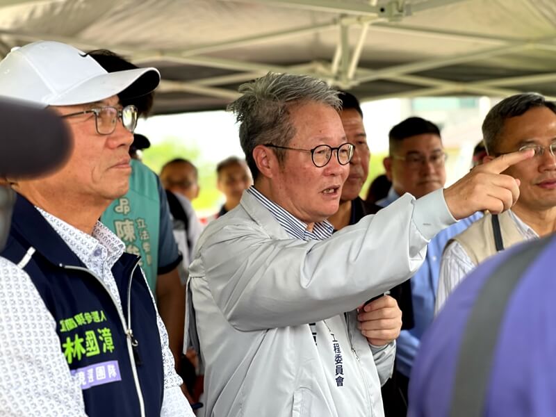 陳金德關心七賢抽水站與台2庚延伸線