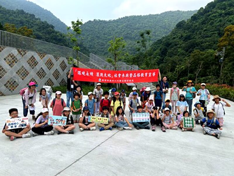 慈心學生走讀冬山 宜蘭學童讀懂水與土地