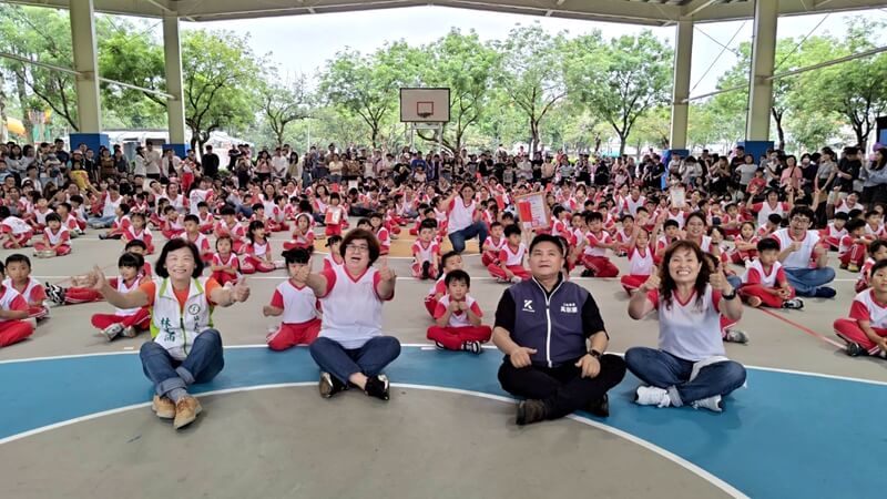 羅東幼兒園親子運動會 千人同樂超熱鬧