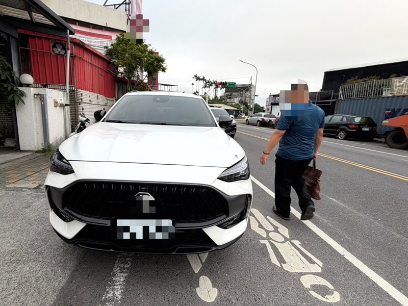 宜蘭女中路突開車門 母載2女童撞上全摔傷