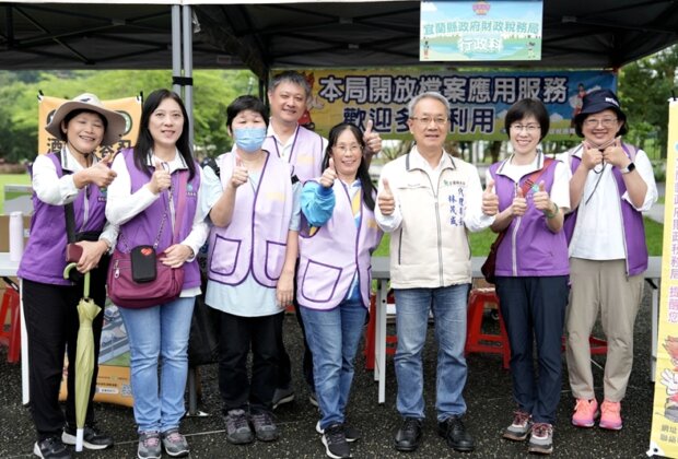 龍潭湖健走吸數百人捐3371張發票做公益