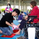 彎下腰說愛 宜蘭千人為父母洗腳