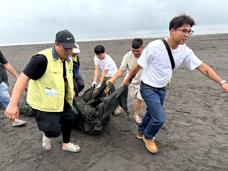 宜蘭海廢變資源 壯圍淨灘清出564公斤